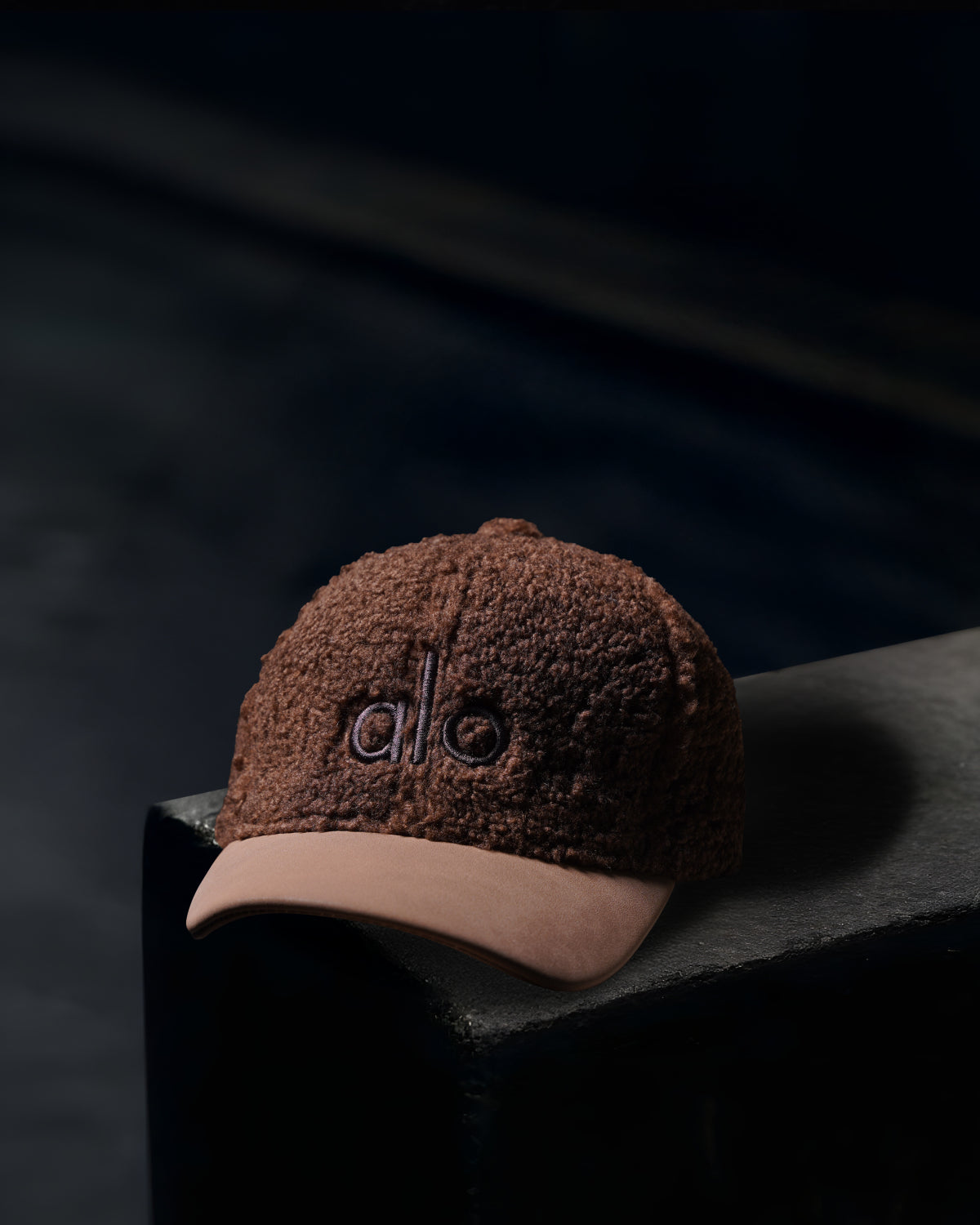 “Alo” dark brown textured cap.